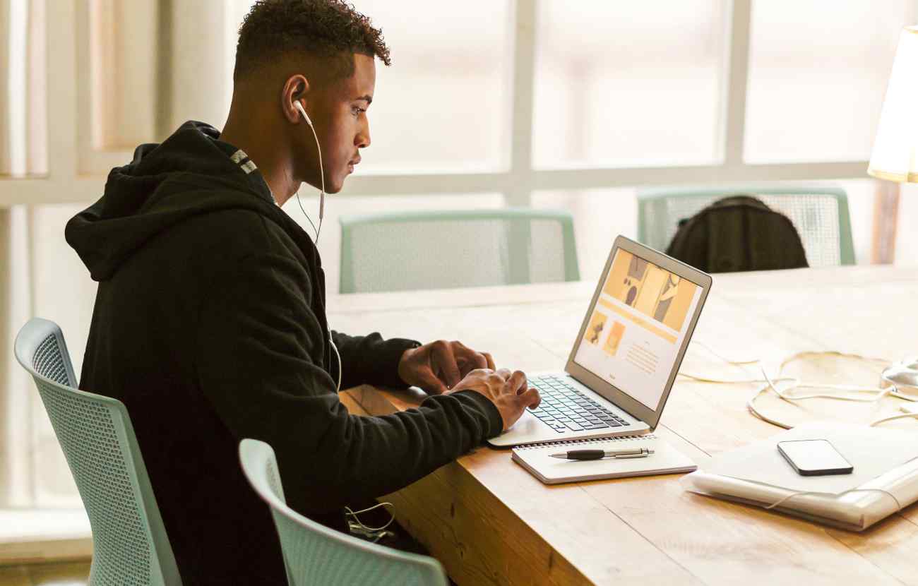 Best Online Jobs for International Students You Can Do Right from Your Dorm