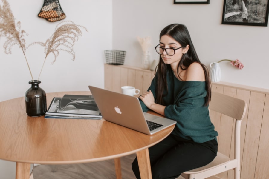 How to Write a Winning CV and Cover Letter as an International Student